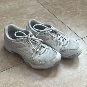 ASICS gel rocket 10, size 6.5, white and silver volleyball shoes